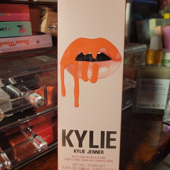 Kylie Cosmetics Lip Kit - Picture 2 of 7